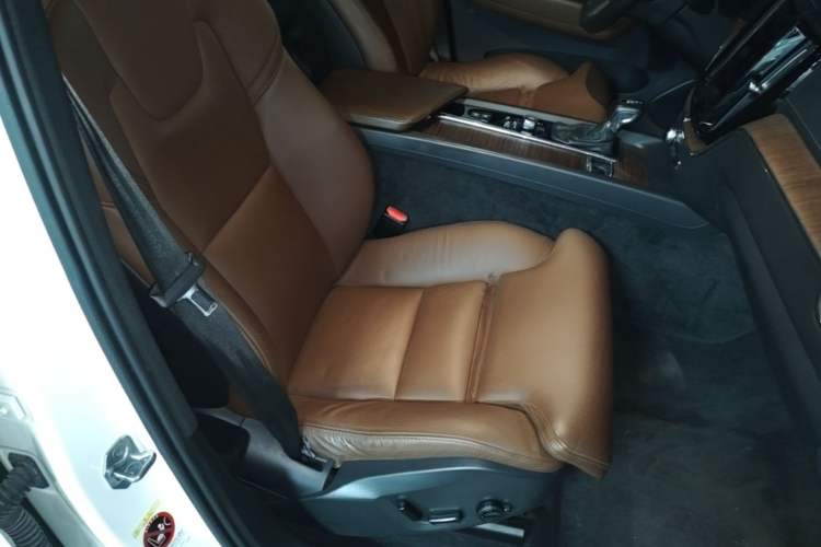 Used Volvo XC60 2021 T5 4x4 Smart Luxury Edition Right Front Seat