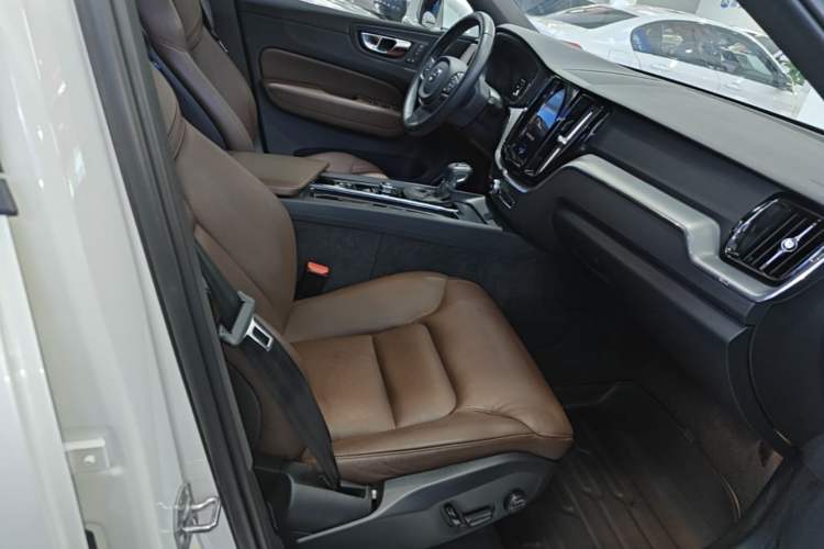 Used Volvo XC60 2021 T5 4x4 Smart Luxury Edition Right Front Seat