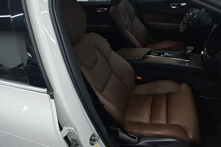 Used Volvo XC60 2021 T5 4x4 Smart Luxury Edition Right Front Seat