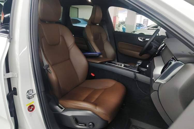 Used Volvo XC60 2021 T5 4x4 Smart Luxury Edition Right Front Seat