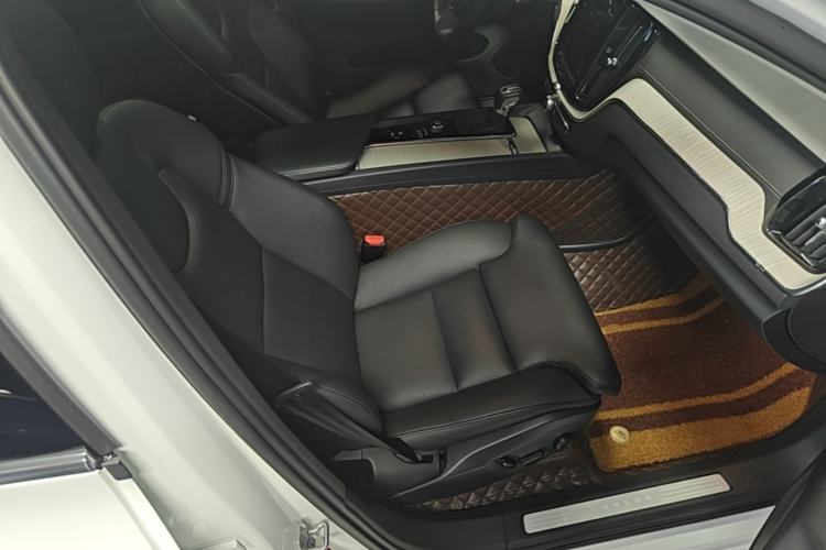 Used Volvo XC60 2021 T5 4x4 Smart Luxury Edition Right Front Seat