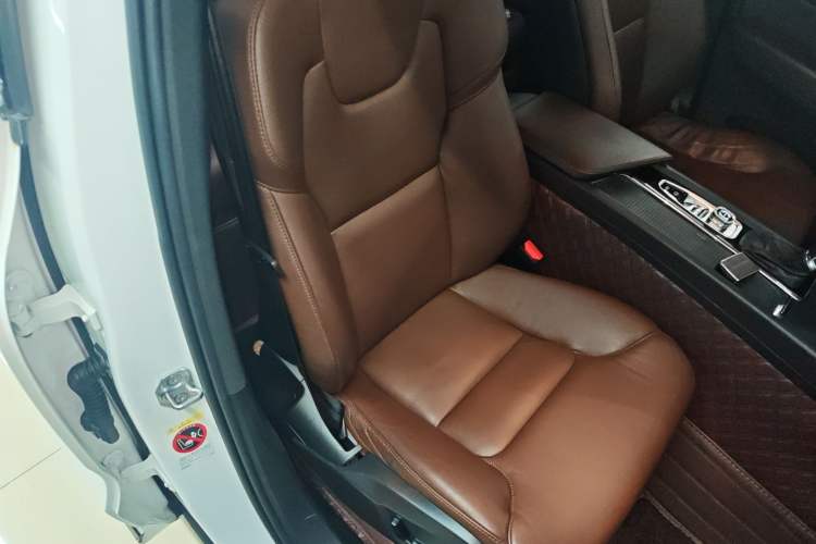 Used Volvo XC60 2021 T5 4x4 Smart Luxury Edition Right Front Seat