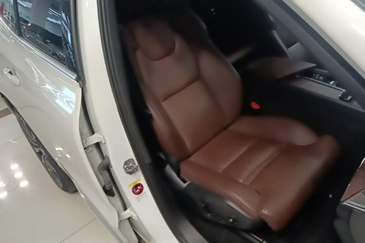 Used Volvo XC60 2021 T5 4x4 Smart Luxury Edition Right Front Seat