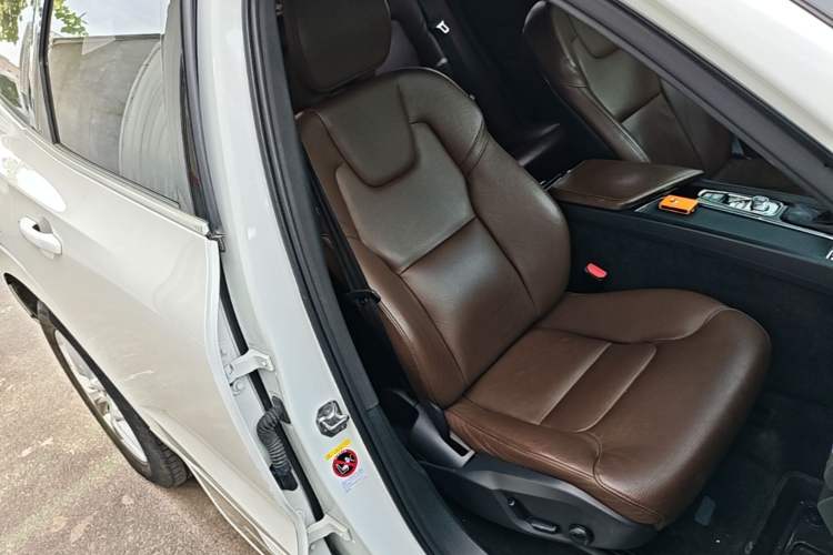 Used Volvo XC60 2021 T5 4x4 Smart Luxury Edition Right Front Seat