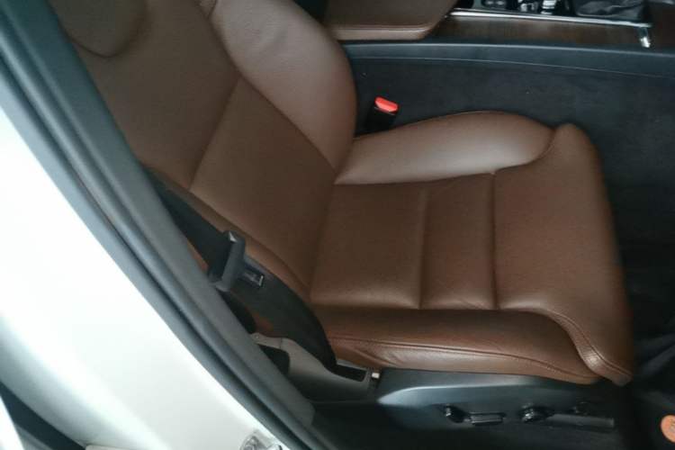 Used Volvo XC60 2021 T5 4x4 Smart Luxury Edition Right Front Seat