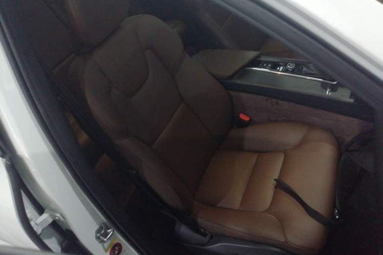 Used Volvo XC60 2021 T5 4x4 Smart Luxury Edition Right Front Seat