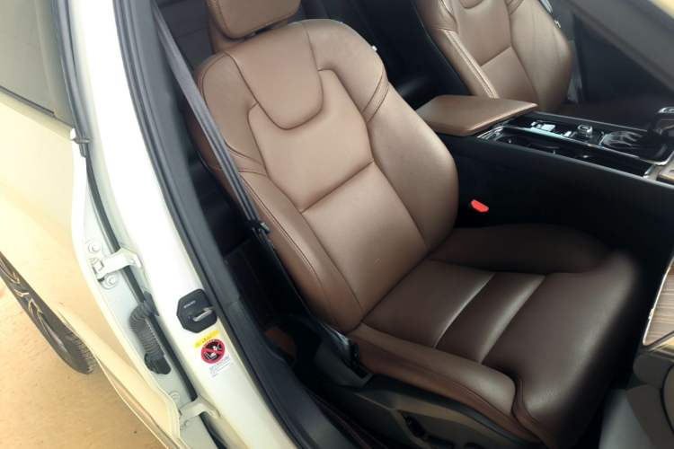 Used Volvo XC60 2021 T5 4x4 Smart Luxury Edition Right Front Seat