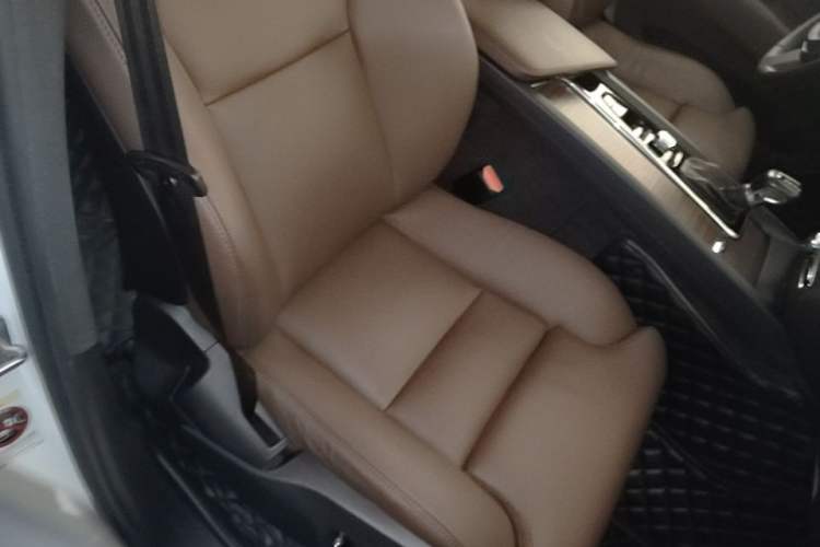 Used Volvo XC60 2021 T5 4x4 Smart Luxury Edition Right Front Seat