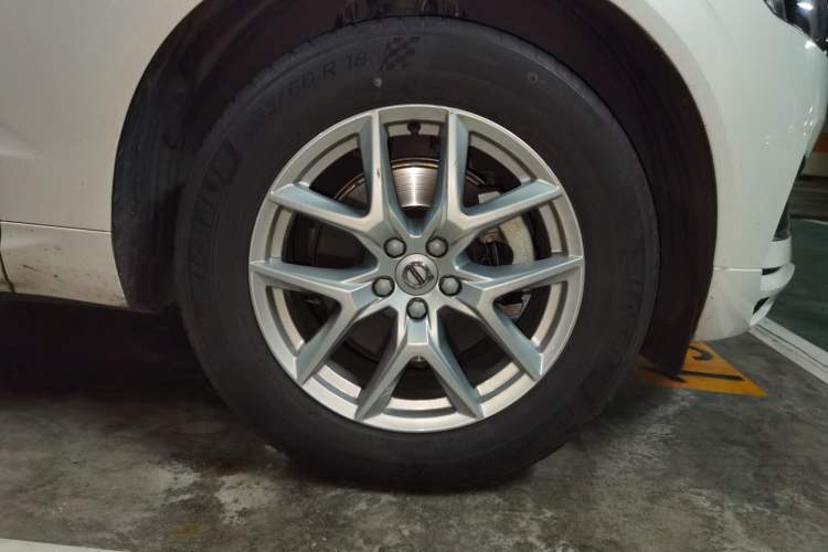 Used Volvo XC60 2021 T5 4x4 Smart Luxury Edition Right Front Wheel Hub
