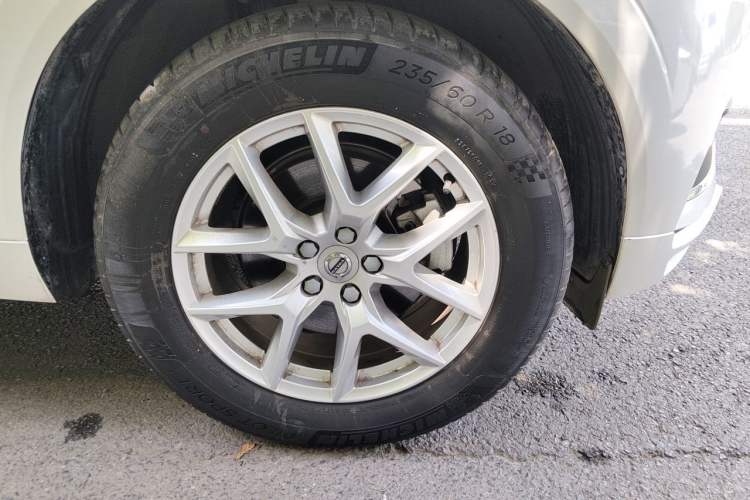 Used Volvo XC60 2021 T5 4x4 Smart Luxury Edition Right Front Wheel Hub