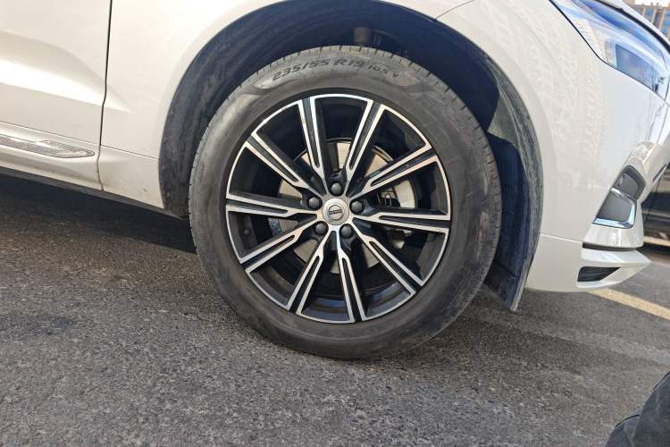 Used Volvo XC60 2021 T5 4x4 Smart Luxury Edition Right Front Wheel Hub