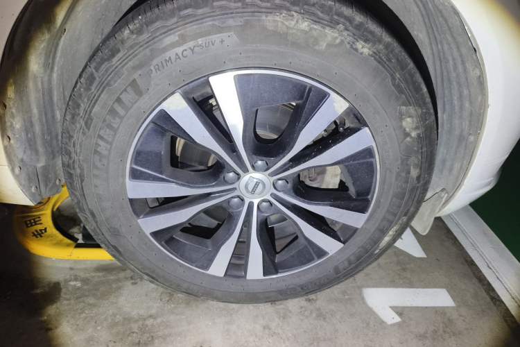 Used Volvo XC60 2021 T5 4x4 Zhiyi Sport Edition Right Front Wheel Hub