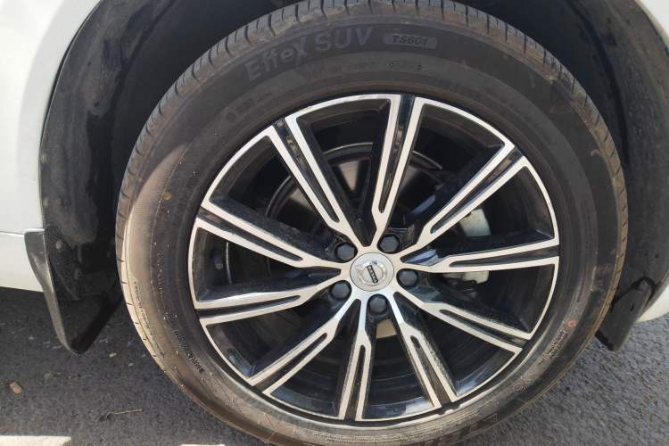 Used Volvo XC60 2021 T5 4x4 Smart Luxury Edition Right Front Wheel Hub
