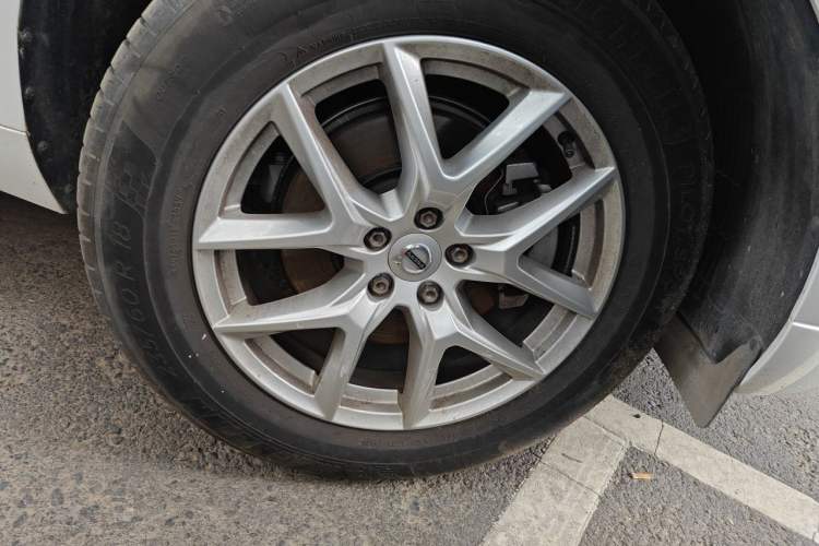 Used Volvo XC60 2021 T5 4x4 Smart Luxury Edition Right Front Wheel Hub