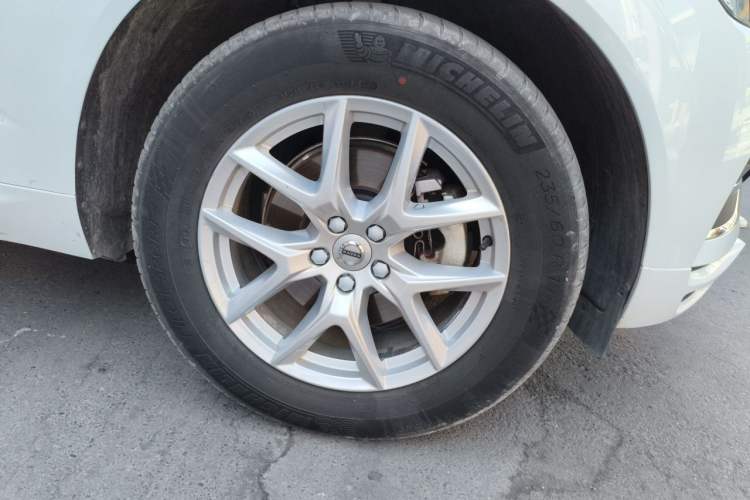 Used Volvo XC60 2021 T5 4x4 Smart Luxury Edition Right Front Wheel Hub