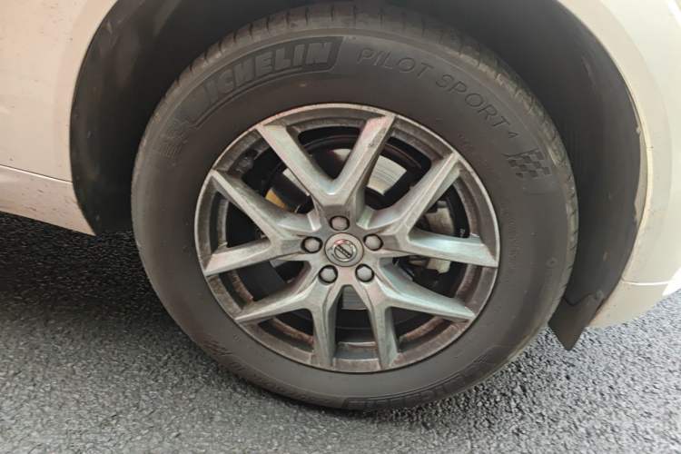 Used Volvo XC60 2021 T5 4x4 Smart Luxury Edition Right Front Wheel Hub