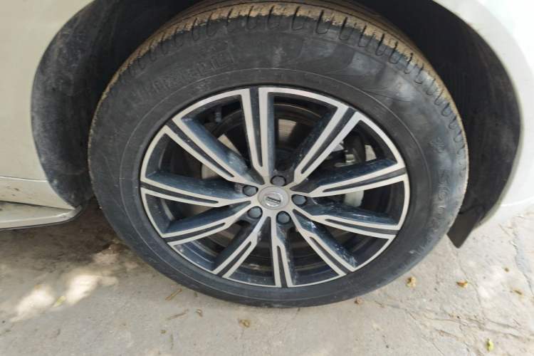Used Volvo XC60 2021 T5 4x4 Smart Luxury Edition Right Front Wheel Hub
