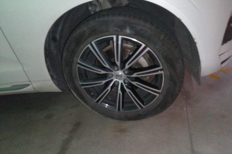 Used Volvo XC60 2021 T5 4x4 Smart Luxury Edition Right Front Wheel Hub