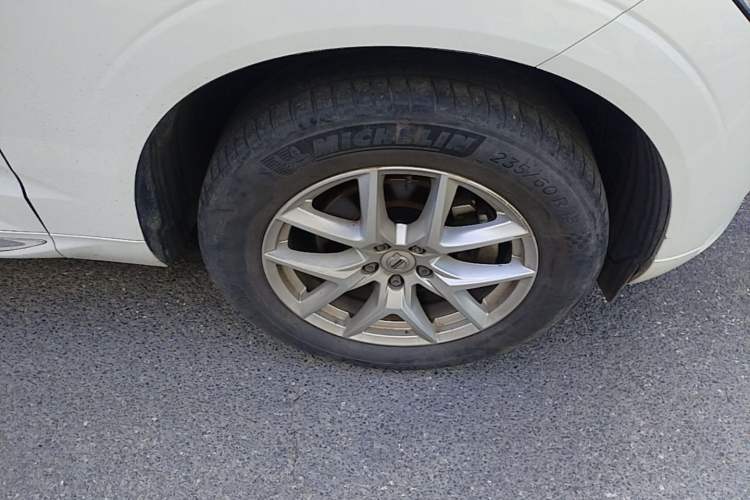 Used Volvo XC60 2021 T5 4x4 Smart Luxury Edition Right Front Wheel Hub