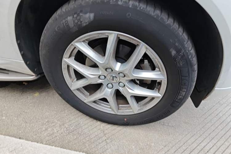 Used Volvo XC60 2021 T5 4x4 Smart Luxury Edition Right Front Wheel Hub