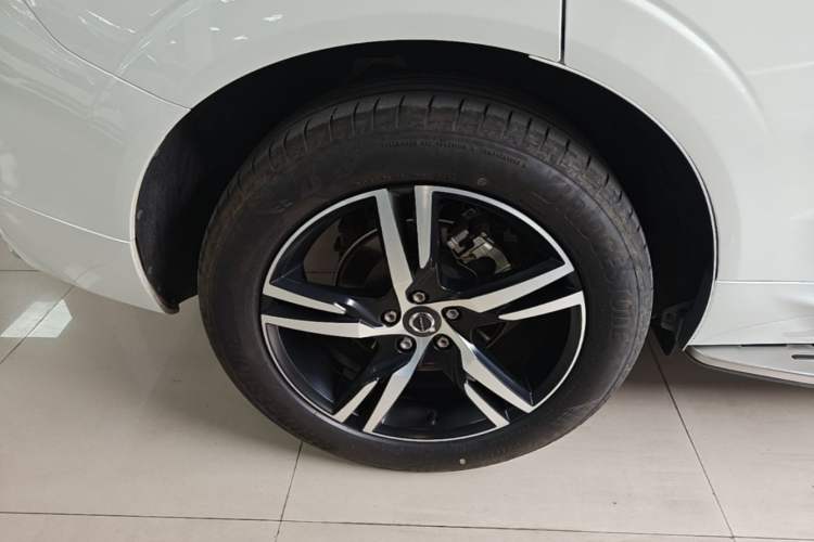 Used Volvo XC60 2021 T5 4x4 Smart & Advanced Sport Edition Right Rear Wheel Hub