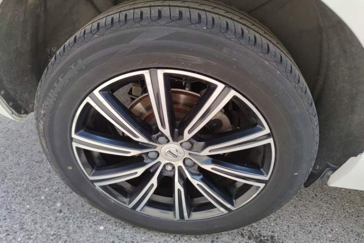 Used Volvo XC60 2021 T5 4x4 Smart Luxury Edition Right Rear Wheel Hub