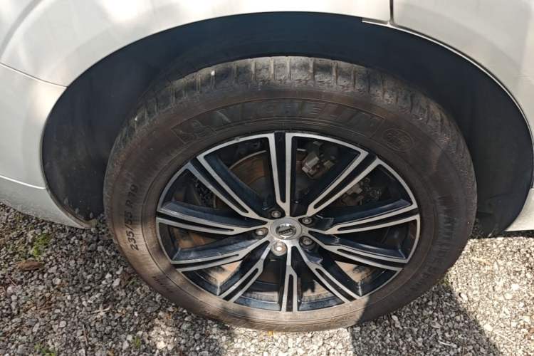 Used Volvo XC60 2021 T5 4x4 Smart Luxury Edition Right Rear Wheel Hub