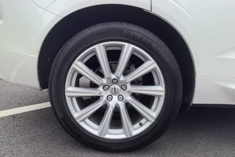 Used Volvo XC60 2021 T5 4x4 Smart & Advanced Sport Edition Right Rear Wheel Hub