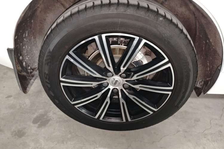 Used Volvo XC60 2021 T5 4x4 Smart Luxury Edition Right Rear Wheel Hub