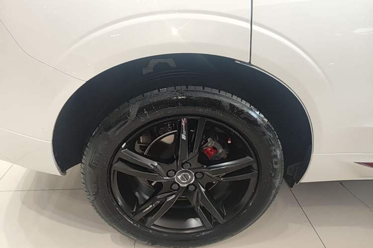 Used Volvo XC60 2021 T5 4x4 Smart & Advanced Sport Edition Right Rear Wheel Hub