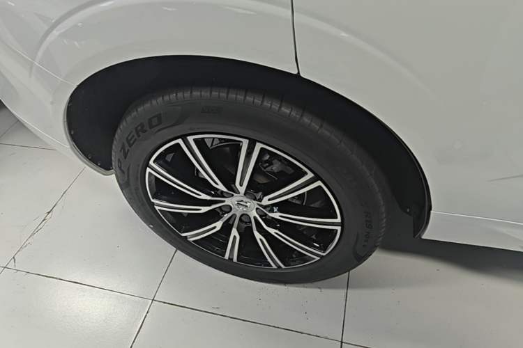 Used Volvo XC60 2021 T5 4x4 Smart Luxury Edition Right Rear Wheel Hub