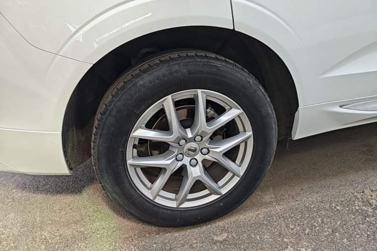 Used Volvo XC60 2021 T5 4x4 Smart Luxury Edition Right Rear Wheel Hub