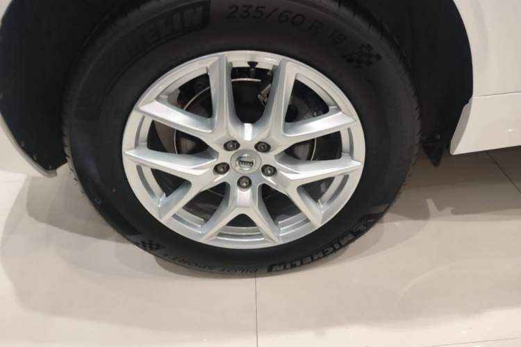Used Volvo XC60 2021 T5 4x4 Smart Luxury Edition Right Rear Wheel Hub