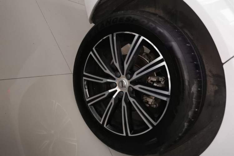 Used Volvo XC60 2021 T5 4x4 Smart Luxury Edition Right Rear Wheel Hub