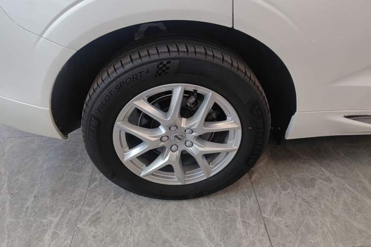 Used Volvo XC60 2021 T5 4x4 Smart Luxury Edition Right Rear Wheel Hub