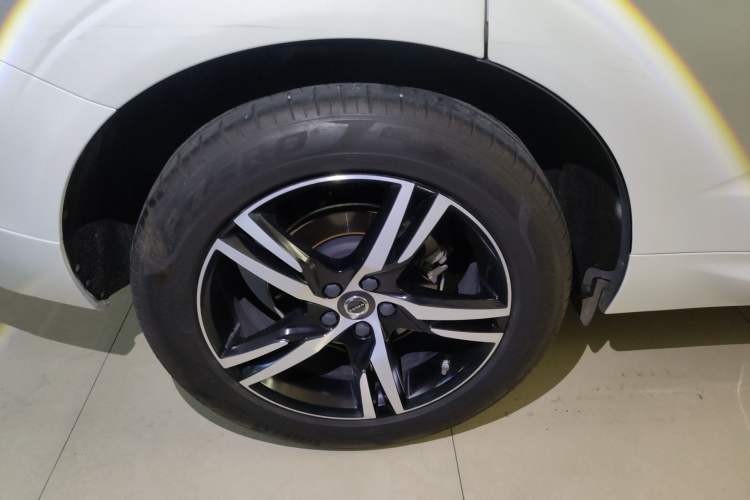 Used Volvo XC60 2021 T5 4x4 Zhiyi Sport Edition Right Rear Wheel Hub