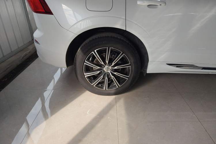 Used Volvo XC60 2021 T5 4x4 Smart Luxury Edition Right Rear Wheel Hub