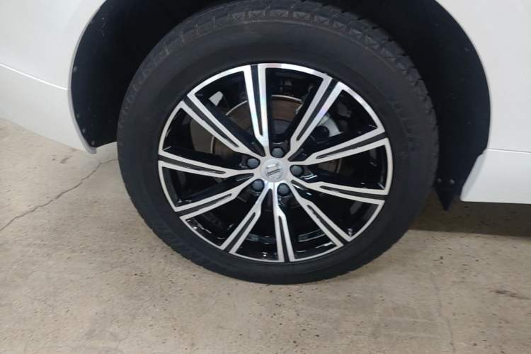 Used Volvo XC60 2021 T5 4x4 Zhiya Luxury Edition Right Rear Wheel Hub