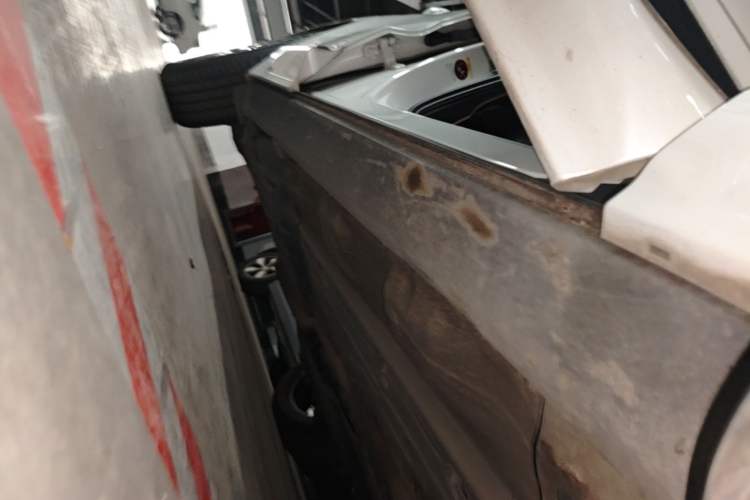 Used Volvo XC60 2021 T5 4x4 Smart Luxury Edition Right Side Sill