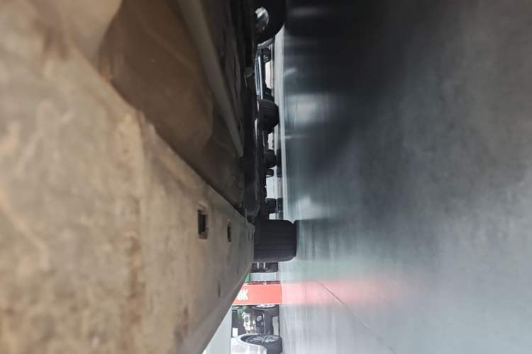 Used Volvo XC60 2021 T5 4x4 Smart & Advanced Sport Edition Right Side Sill