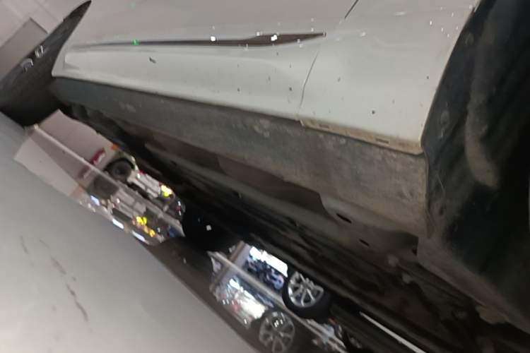 Used Volvo XC60 2021 T5 4x4 Smart Luxury Edition Right Side Sill