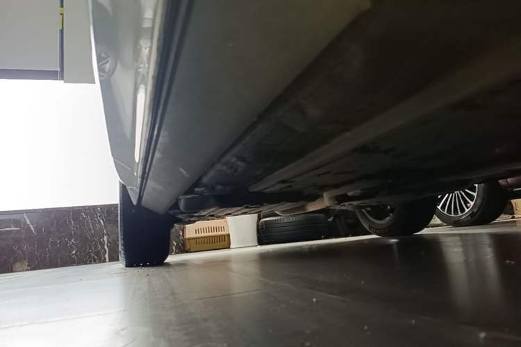 Used Volvo XC60 2021 T5 4x4 Smart Luxury Edition Right Side Sill