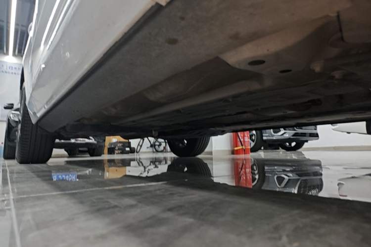 Used Volvo XC60 2021 T5 4x4 Smart Luxury Edition Right Side Sill
