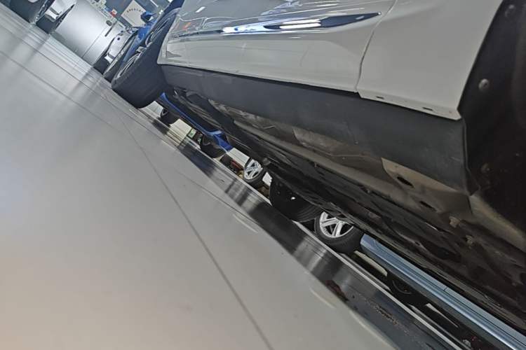 Used Volvo XC60 2021 T5 4x4 Smart Luxury Edition Right Side Sill