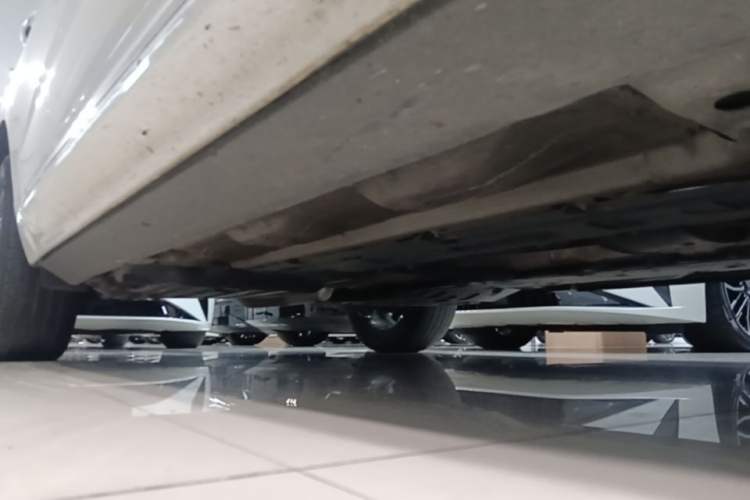 Used Volvo XC60 2021 T5 4x4 Smart Luxury Edition Right Side Sill