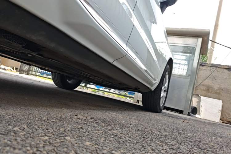 Used Volvo XC60 2021 T5 4x4 Smart Luxury Edition Right Side Sill