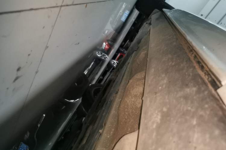 Used Volvo XC60 2021 T5 4x4 Smart Luxury Edition Right Side Sill