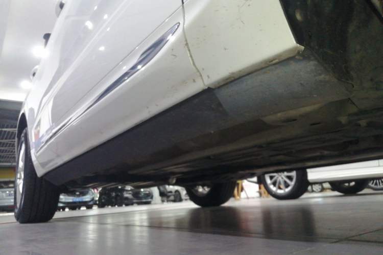 Used Volvo XC60 2021 T5 4x4 Smart Luxury Edition Right Side Sill