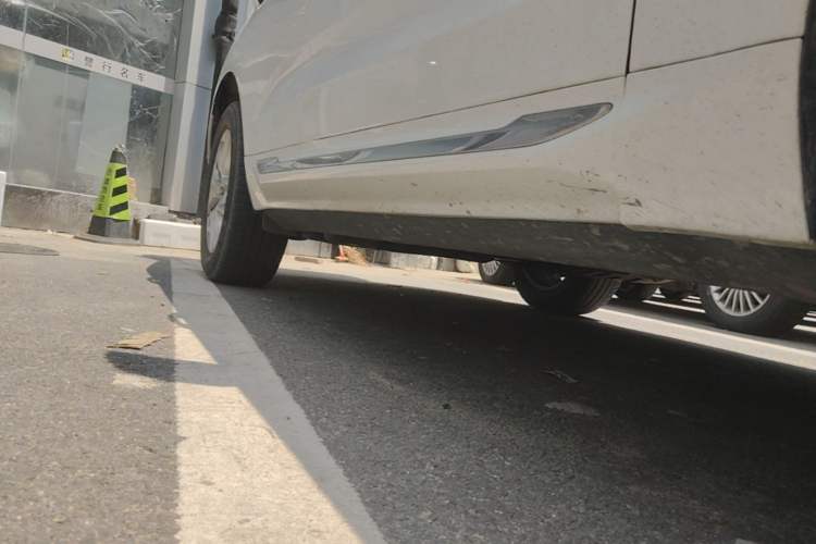Used Volvo XC60 2021 T5 4x4 Smart Luxury Edition Right Side Sill