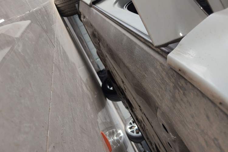 Used Volvo XC60 2021 T5 4x4 Smart Luxury Edition Right Side Sill